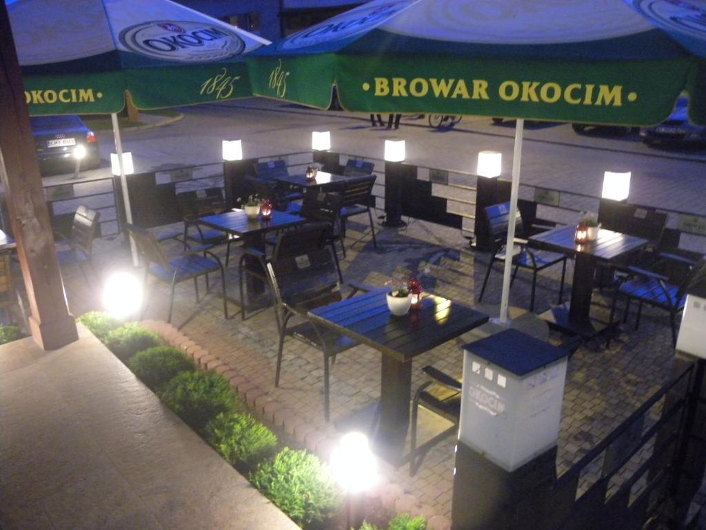 Hotel Podzamcze Добчице Экстерьер фото